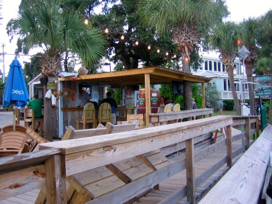 we found a dockside watering hole.