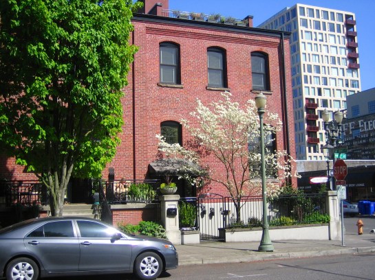 juxtaposition of old and new in the Pearl District