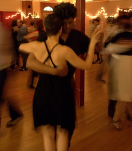 simultaneous traditional and alternative milongas